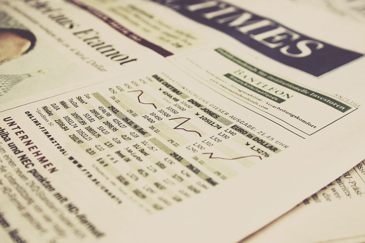 Titelbild zu „Von Zuhause aus arbeiten – Geld verdienen mit Aktien“
